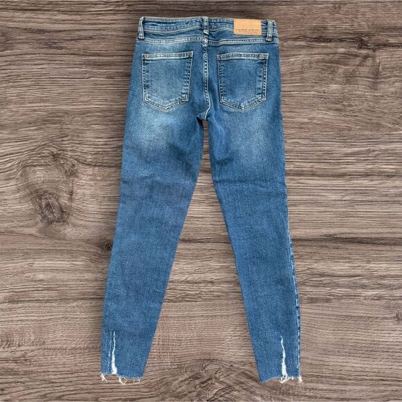 Zara Basic Z1975 Denim Blue Skinny Jeans with Distressed Hem - Picture 2 of 6